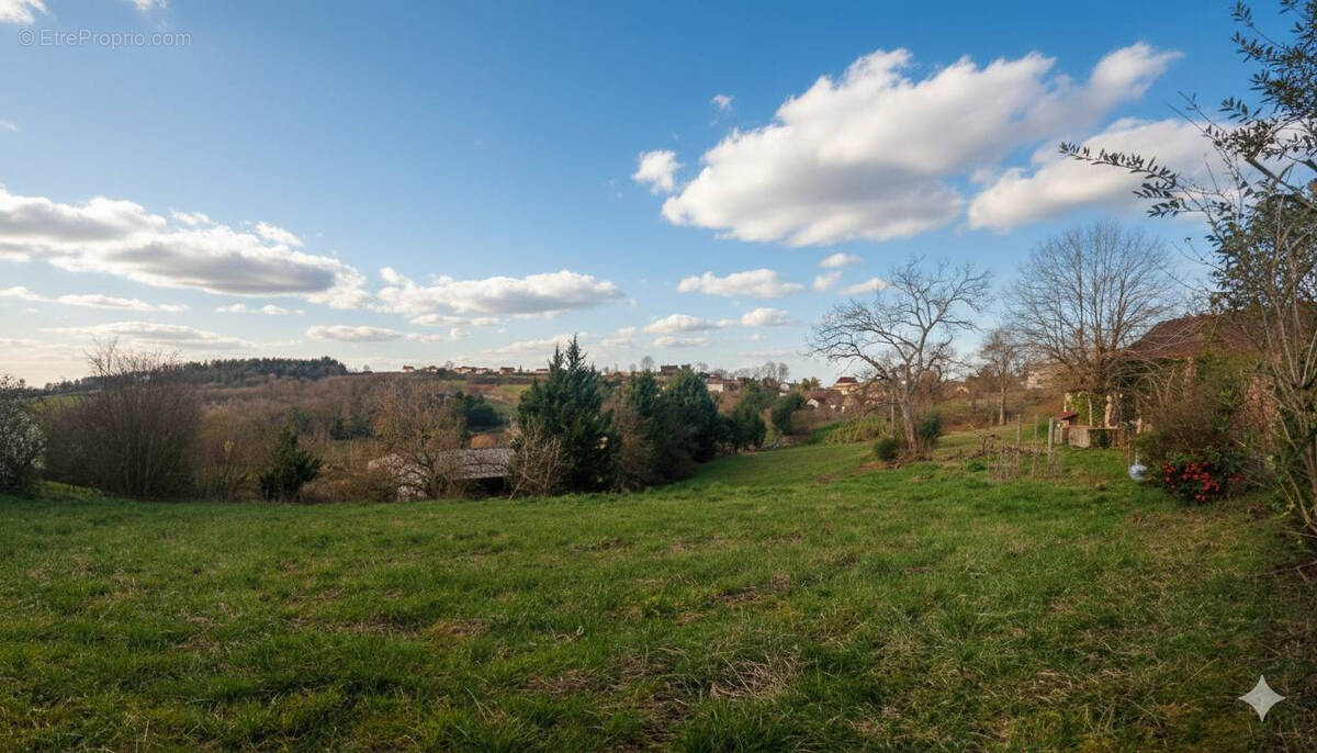 Terrain à SERRES-SAINTE-MARIE