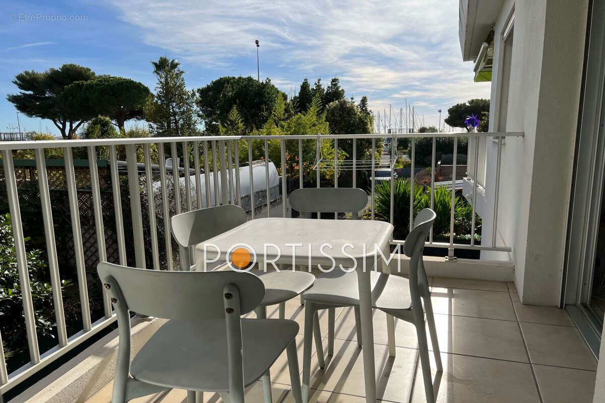 Appartement à SAINT-LAURENT-DU-VAR