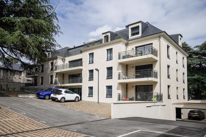 Tours - quartier coty - t4 traversant de 106m2 - vue parc - 2 parkings - photo 13