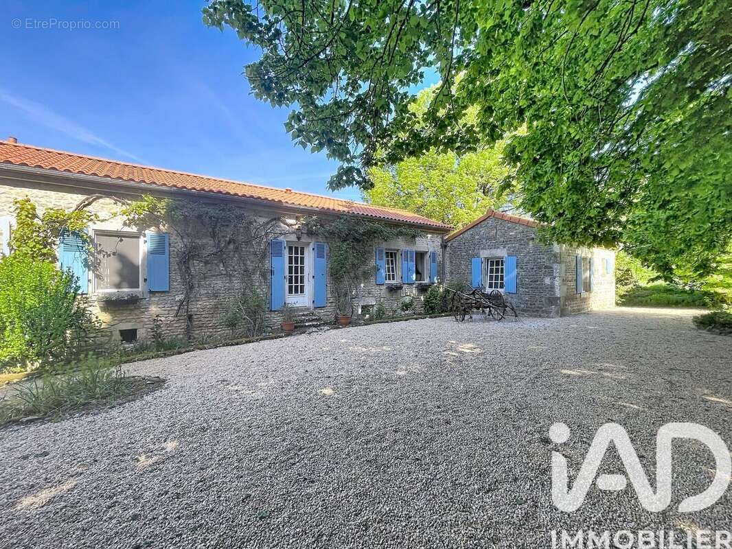 Photo 2 - Maison à SAINT-HILAIRE-DES-LOGES
