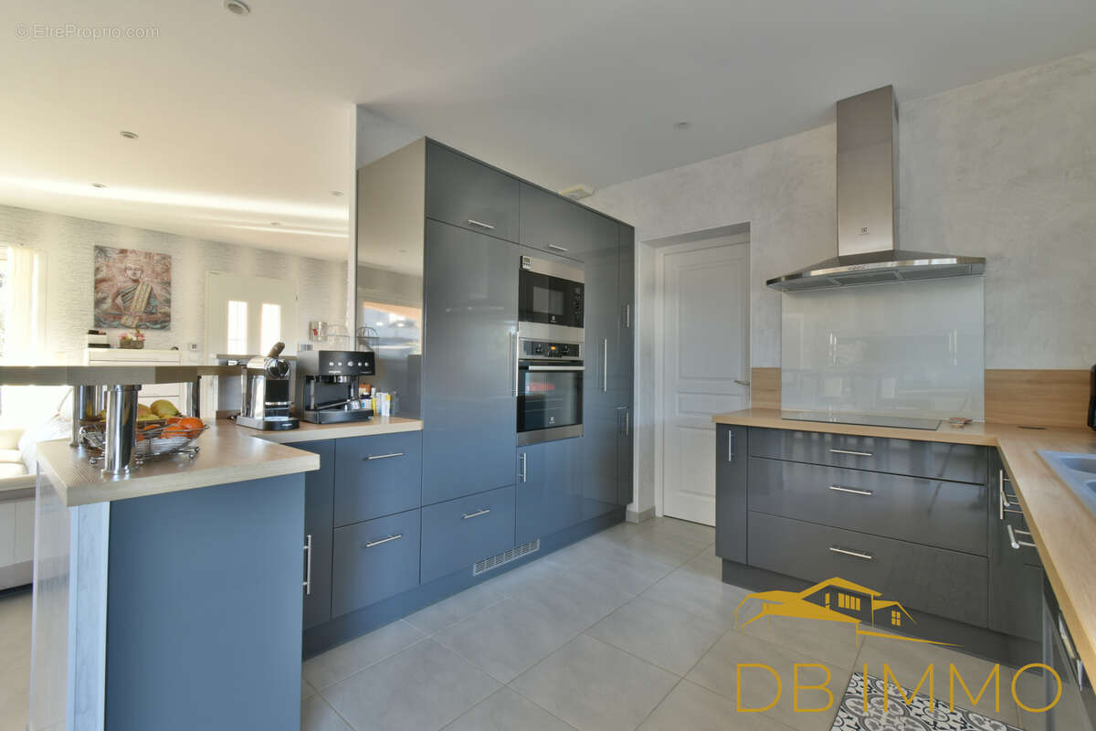 Maison à SAINT-LAURENT-DES-ARBRES