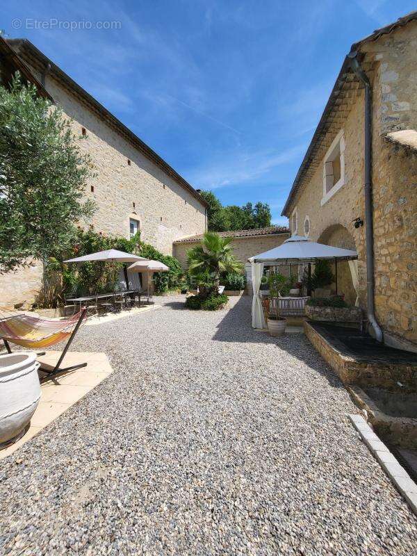 Maison à MONTELIMAR