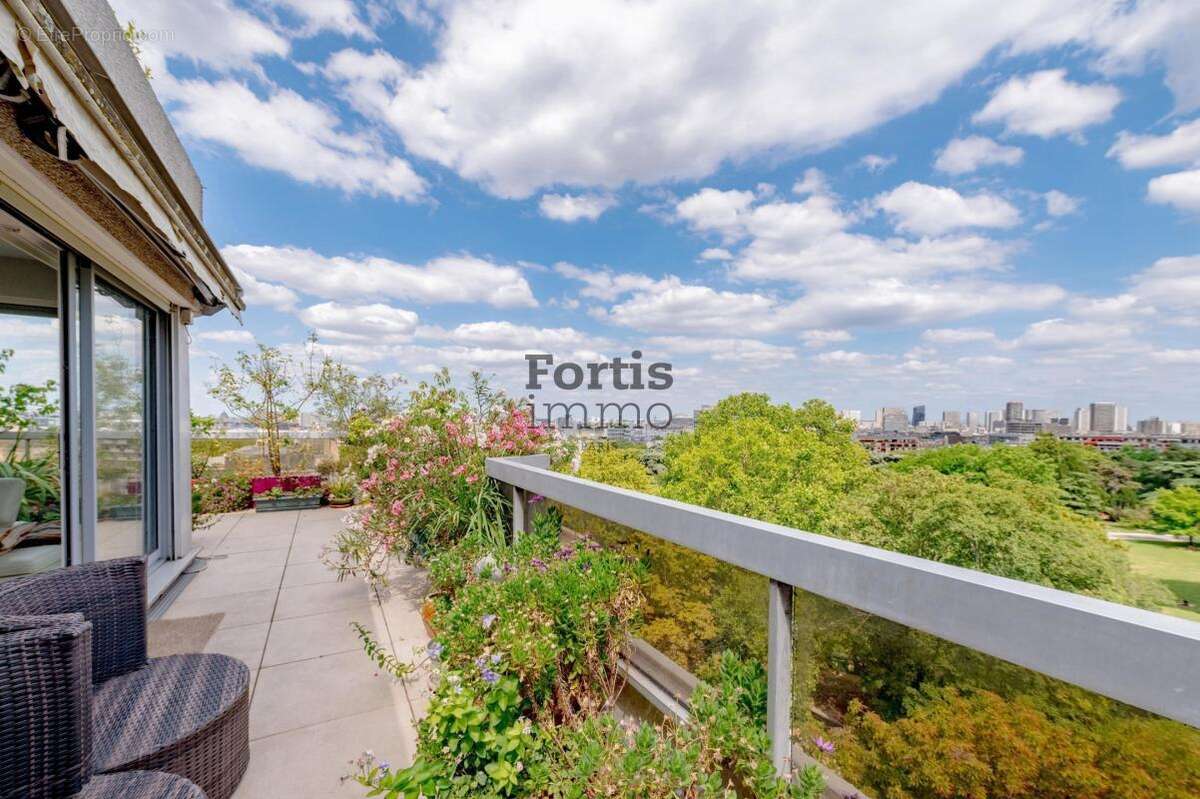 Appartement à PARIS-14E