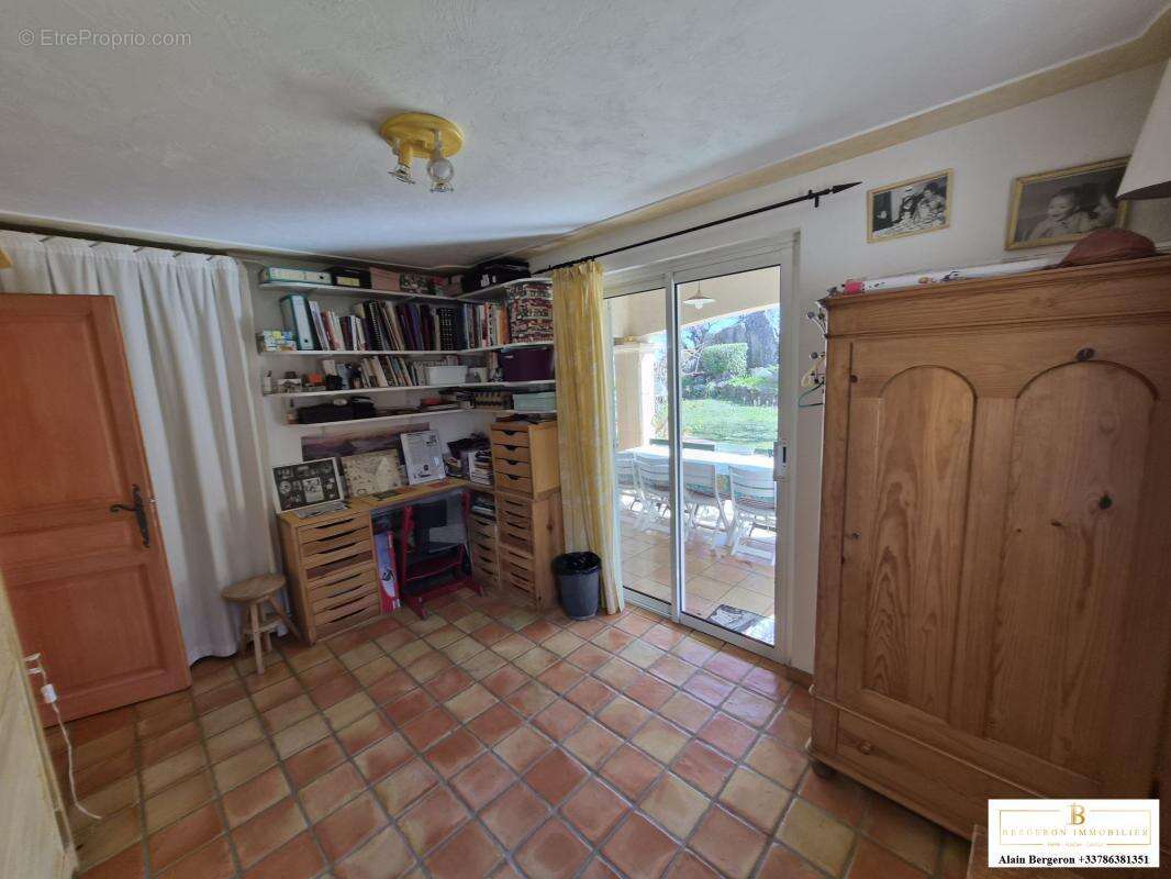 Maison à SAINT-CEZAIRE-SUR-SIAGNE