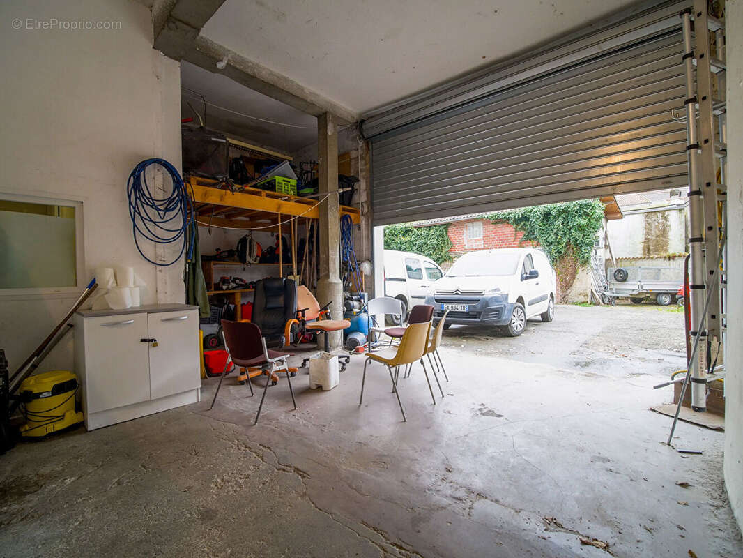 Commerce à AIRE-SUR-L'ADOUR