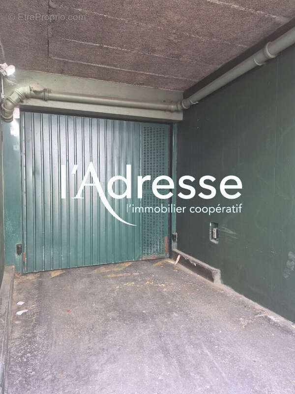 Parking à PARIS-12E