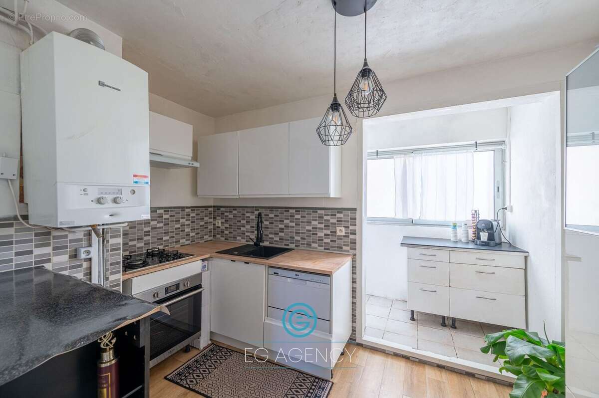 Appartement à MARSEILLE-4E