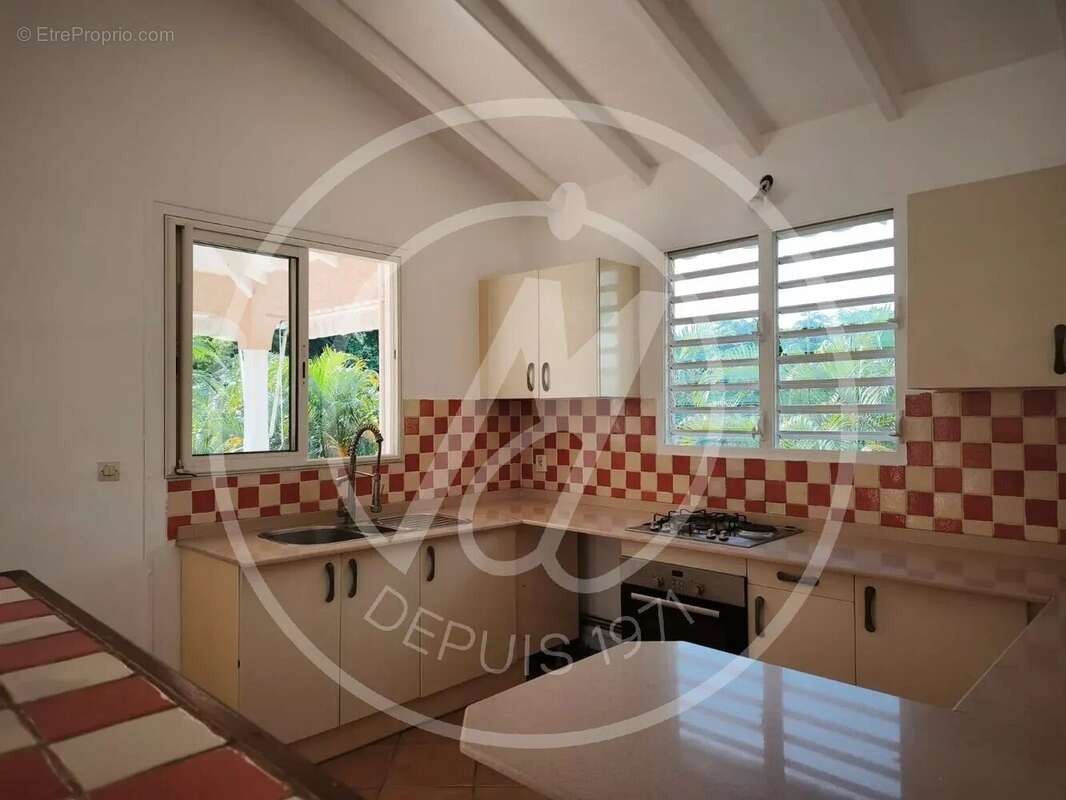 Maison à BAIE-MAHAULT