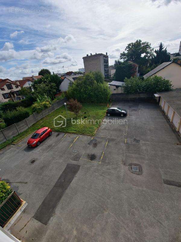 Appartement à LES PAVILLONS-SOUS-BOIS
