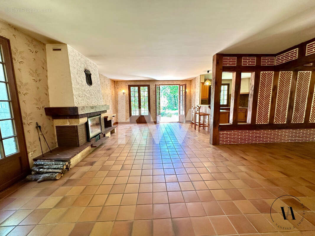 Maison à MARCILLY-EN-VILLETTE