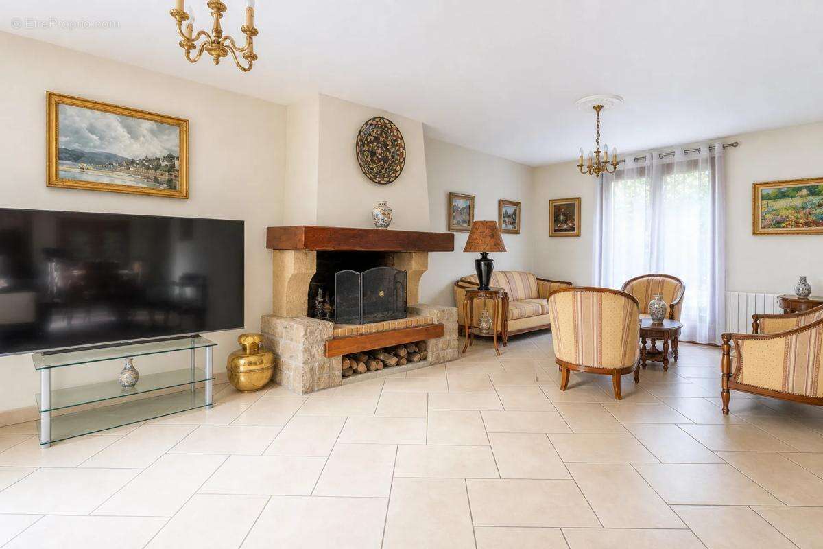 Maison à MEZY-SUR-SEINE