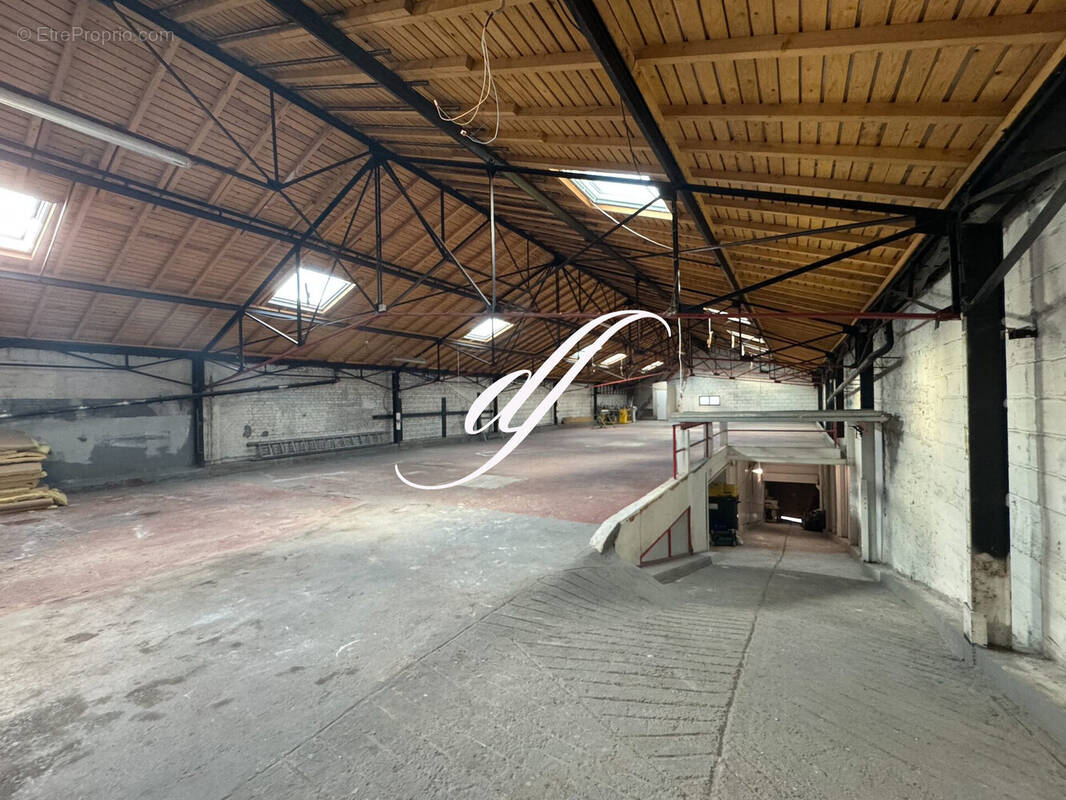 Commerce 1200 m² à Gentilly  - photo 1