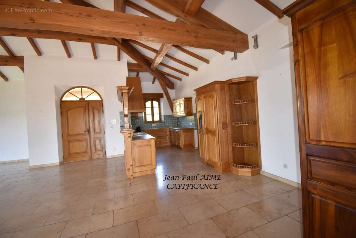 PONT SAINT ESPRIT (30) - Maison en pierre d'une surface de 308m2 à vendre - photo 7