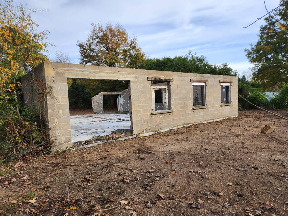 Terrain à NEUVY-EN-SULLIAS