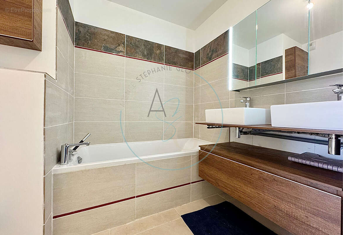 Appartement à COGOLIN