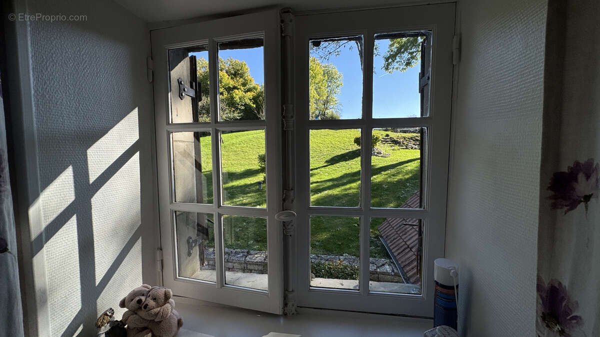 Maison à JOUX-LA-VILLE