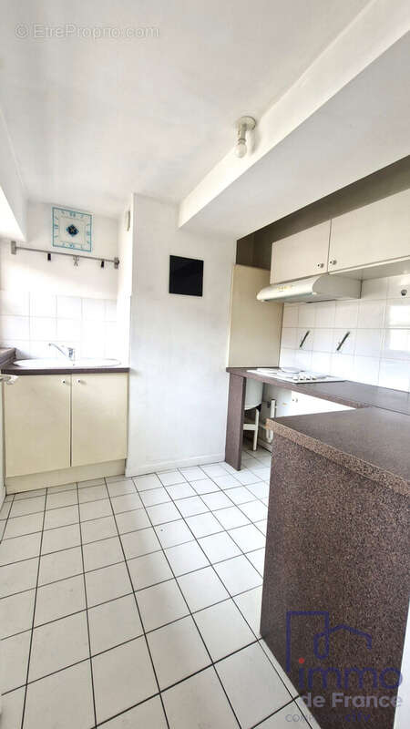 CUISINE POSSIBILITE DE L OUVRIR - Appartement à SAINT-ETIENNE