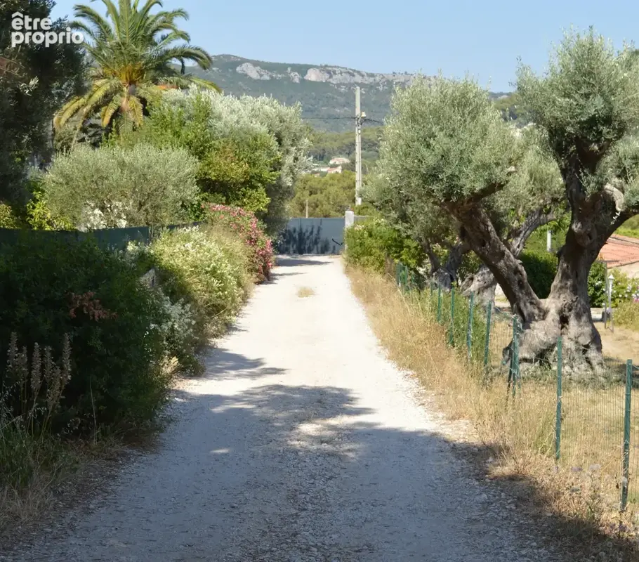 Toulon 4 chemin des routes / chemin de pelvoux Terrain constructible de 722 m2 zone UE emprise 20 % - photo 2