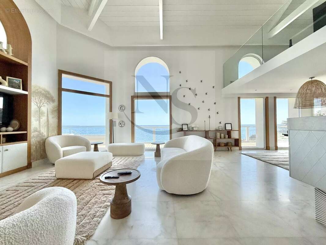 Maison à THEOULE-SUR-MER