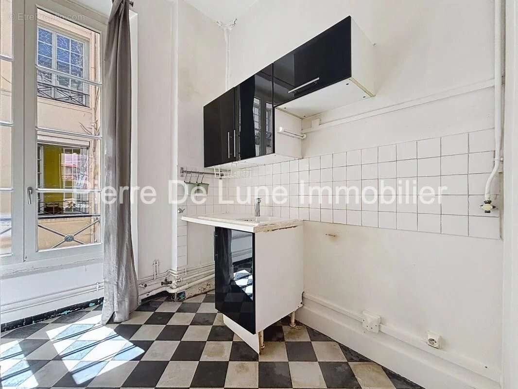 Lyon 1er – Appartement de caractère à réinventer  Charme de l'ancien, dressing, cave & grenier - photo 9