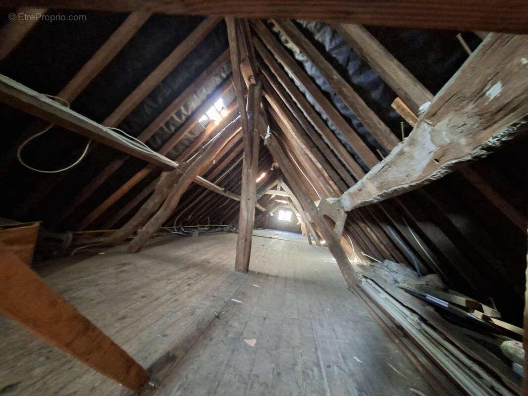 Maison à FEUQUIERES-EN-VIMEU