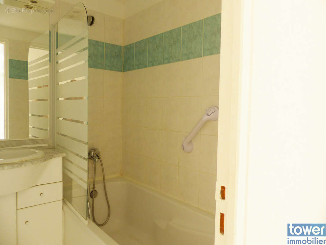 Appartement à LAMALOU-LES-BAINS