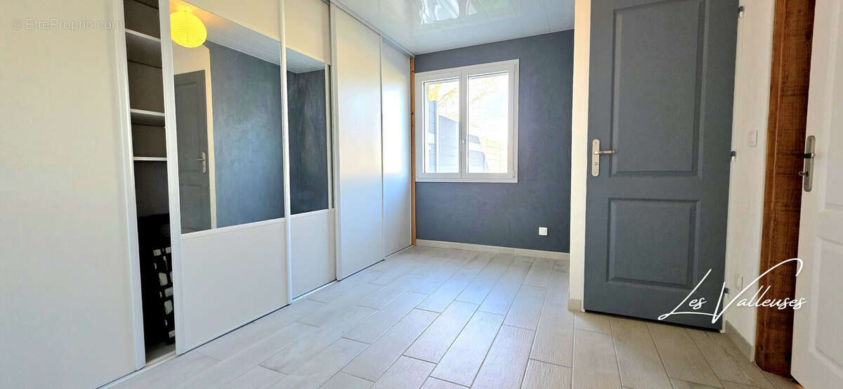 Maison à GREGES