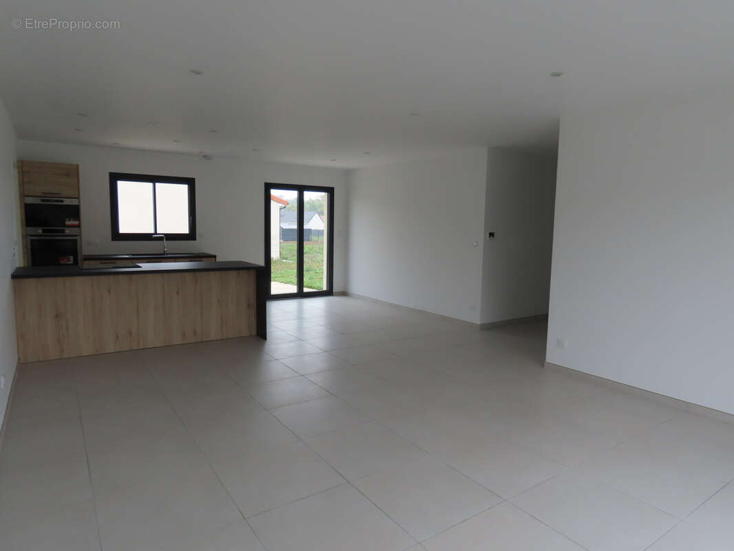 Maison à COGNAT-LYONNE