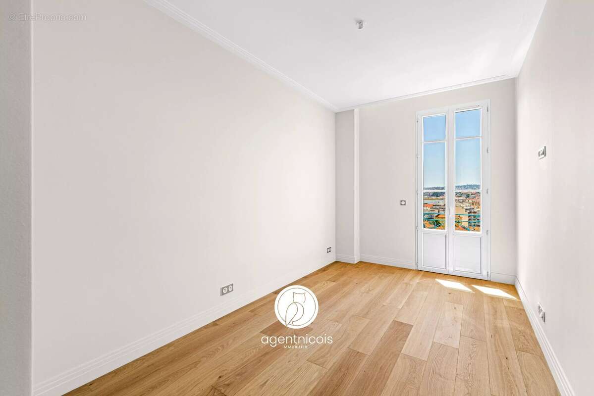 Nice // Boulevard Bischoffsheim : 2 PIÈCES / RÉNOVÉ / VUE MER / BALCON - photo 7