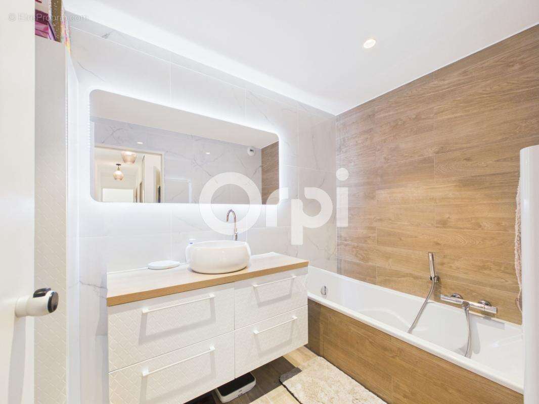 Appartement à MANDELIEU-LA-NAPOULE
