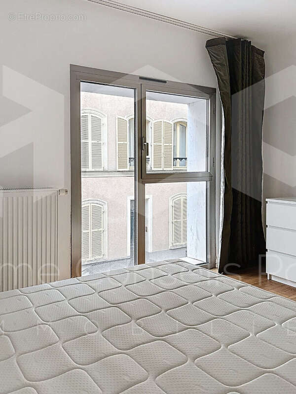 Appartement à PARIS-14E