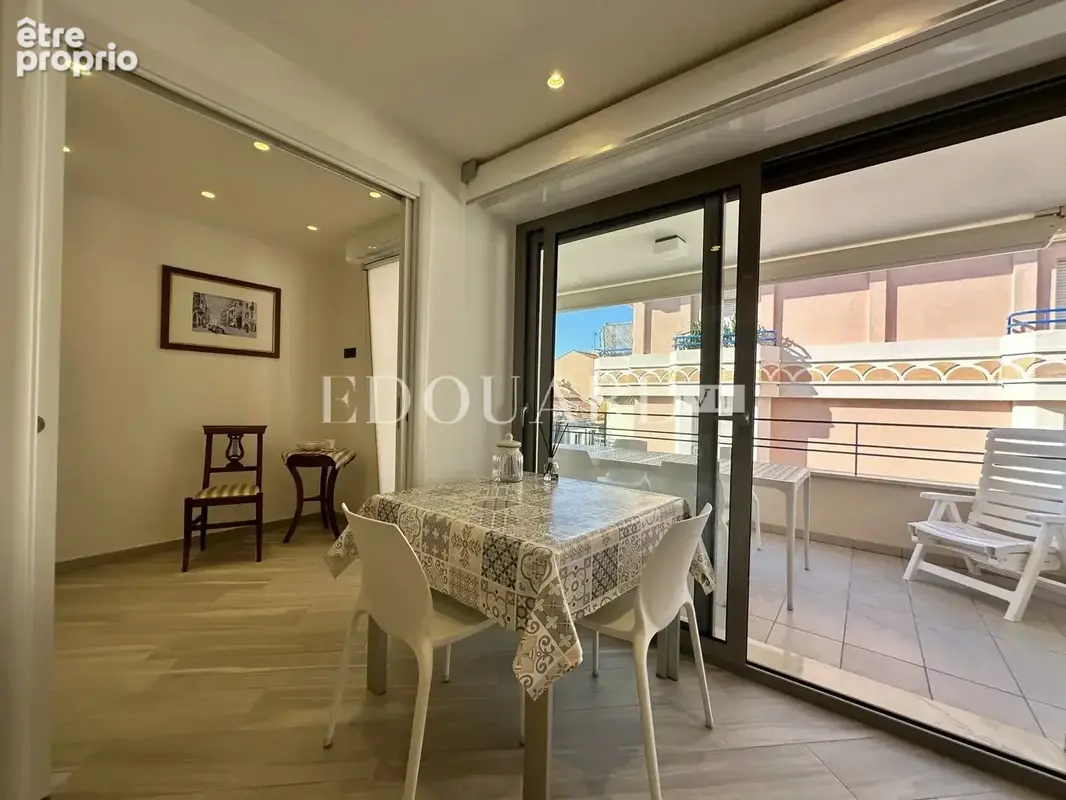 Trois pièces en superbe état avec grande terrasse et possibilité double garage, en plein centre de Menton - photo 2