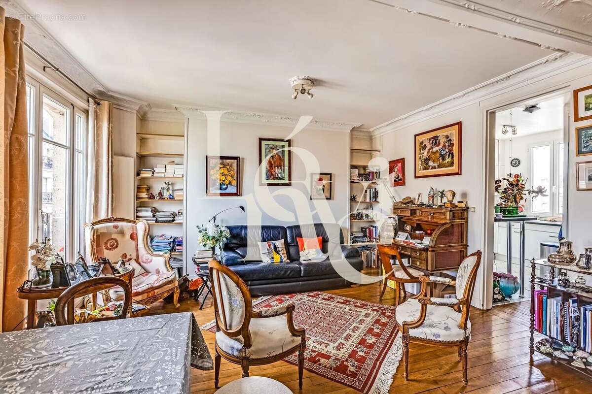 Appartement à PARIS-15E