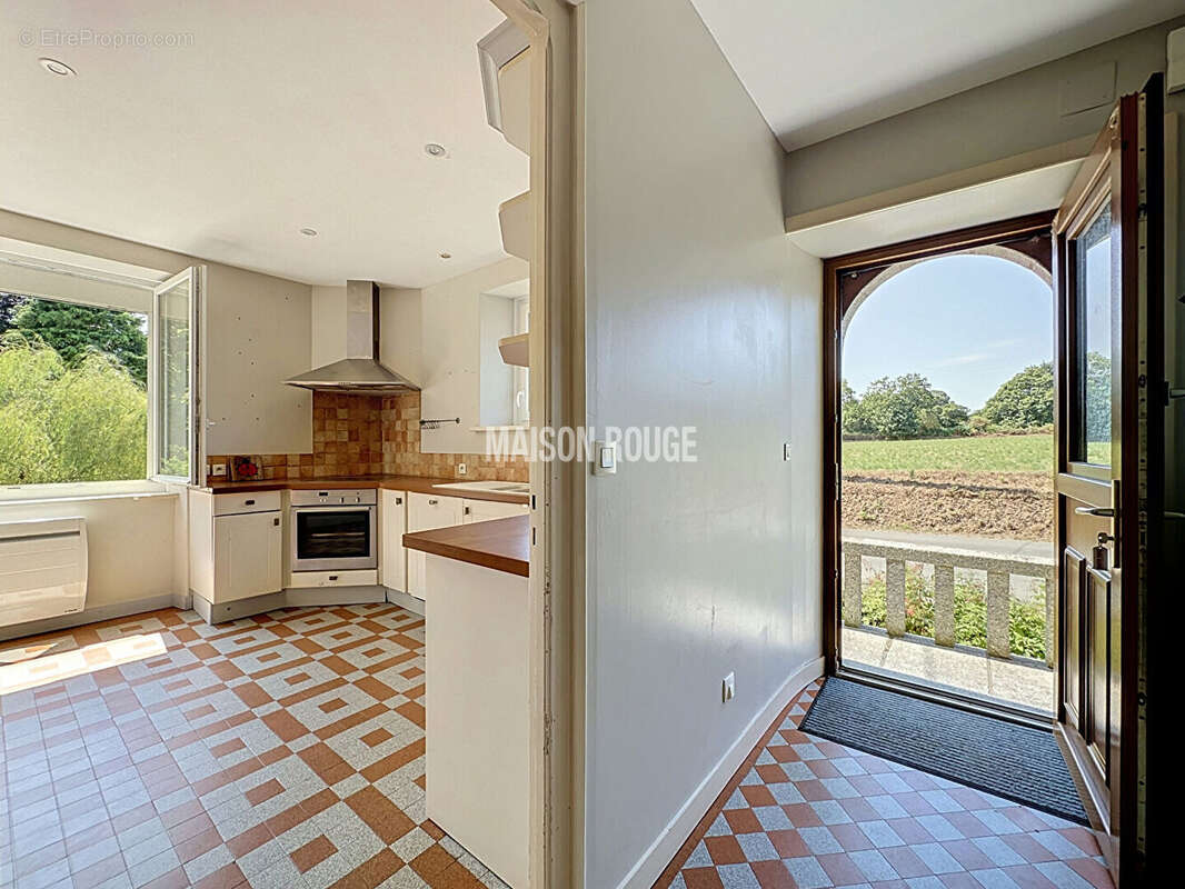 Maison en pierre rénovée 250 m² - 6 chambres -1.3 ha de terrain. Proche Dinan - photo 2