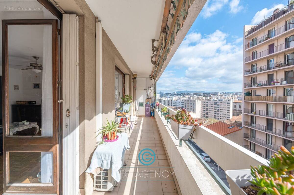Appartement à MARSEILLE-4E