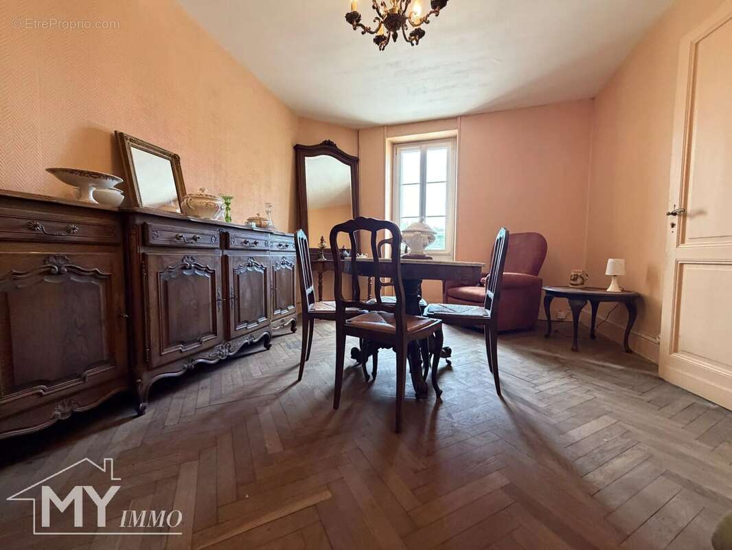 ST PEY DE CASTETS : Ensemble immobilier avec commerce et dépendances - photo 4