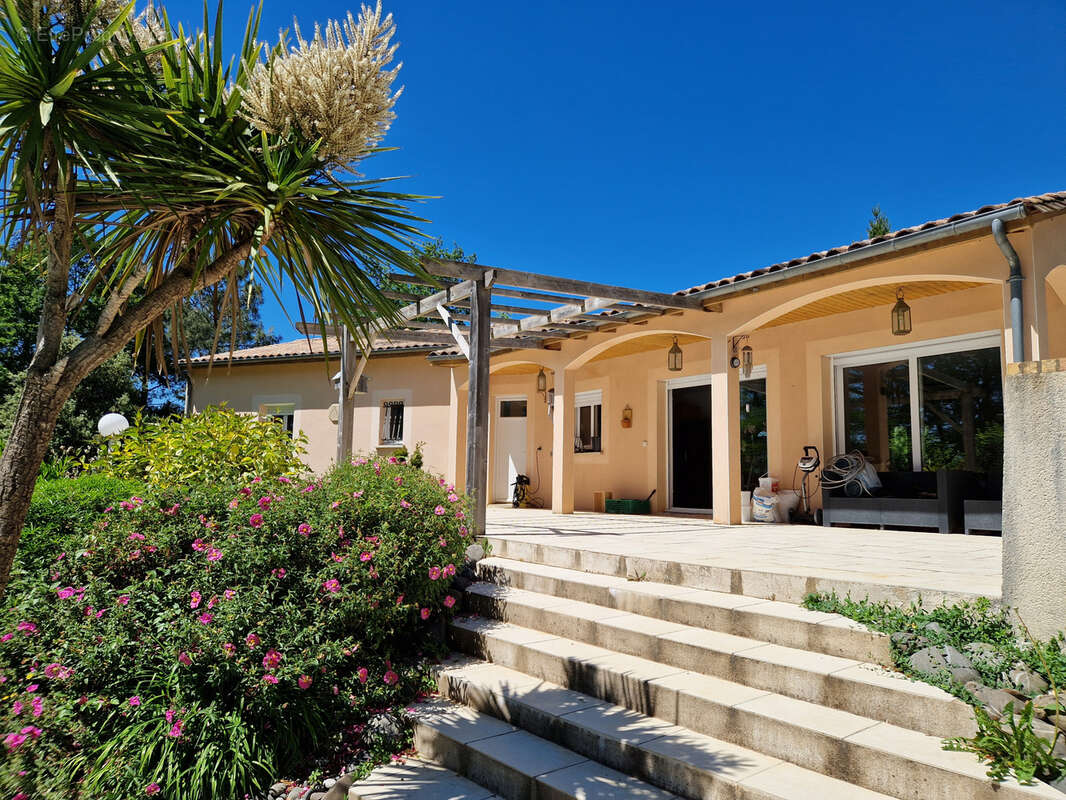 Maison à NOTRE-DAME-DE-SANILHAC