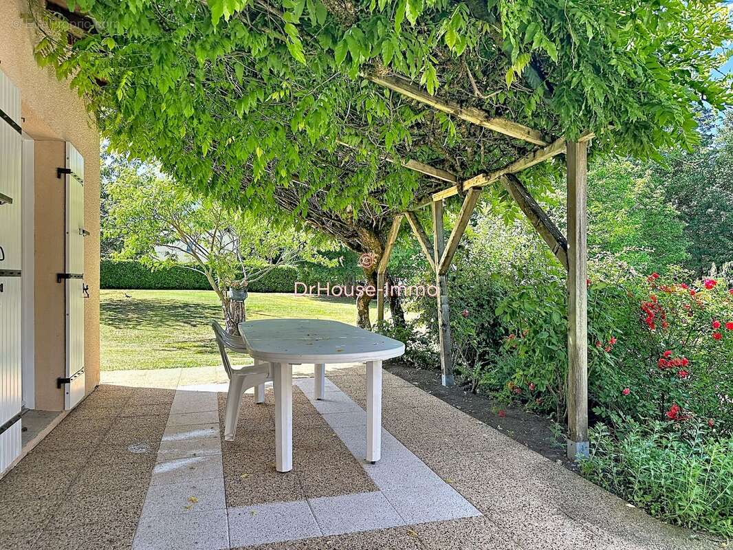 Maison 222 m² à Boulazac  - photo 3