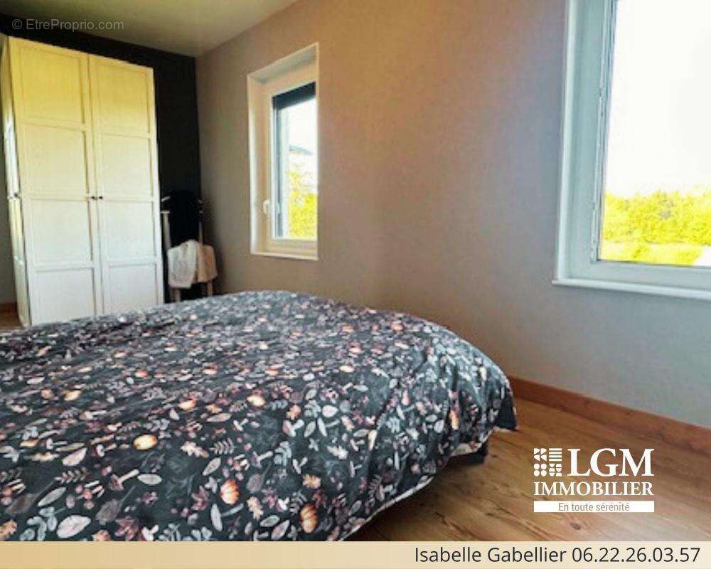 Maison à LE BREUIL-SUR-COUZE