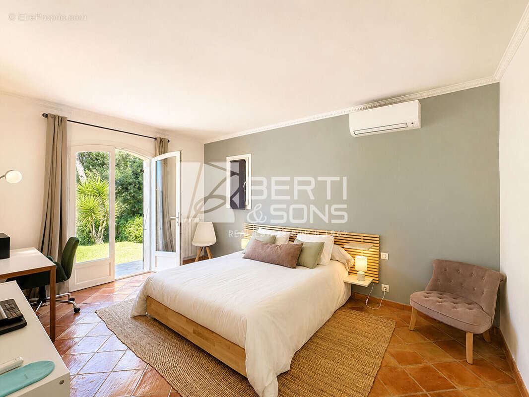 Mougins - villa de charme au coeur d'un domaine prive et securise - photo 11