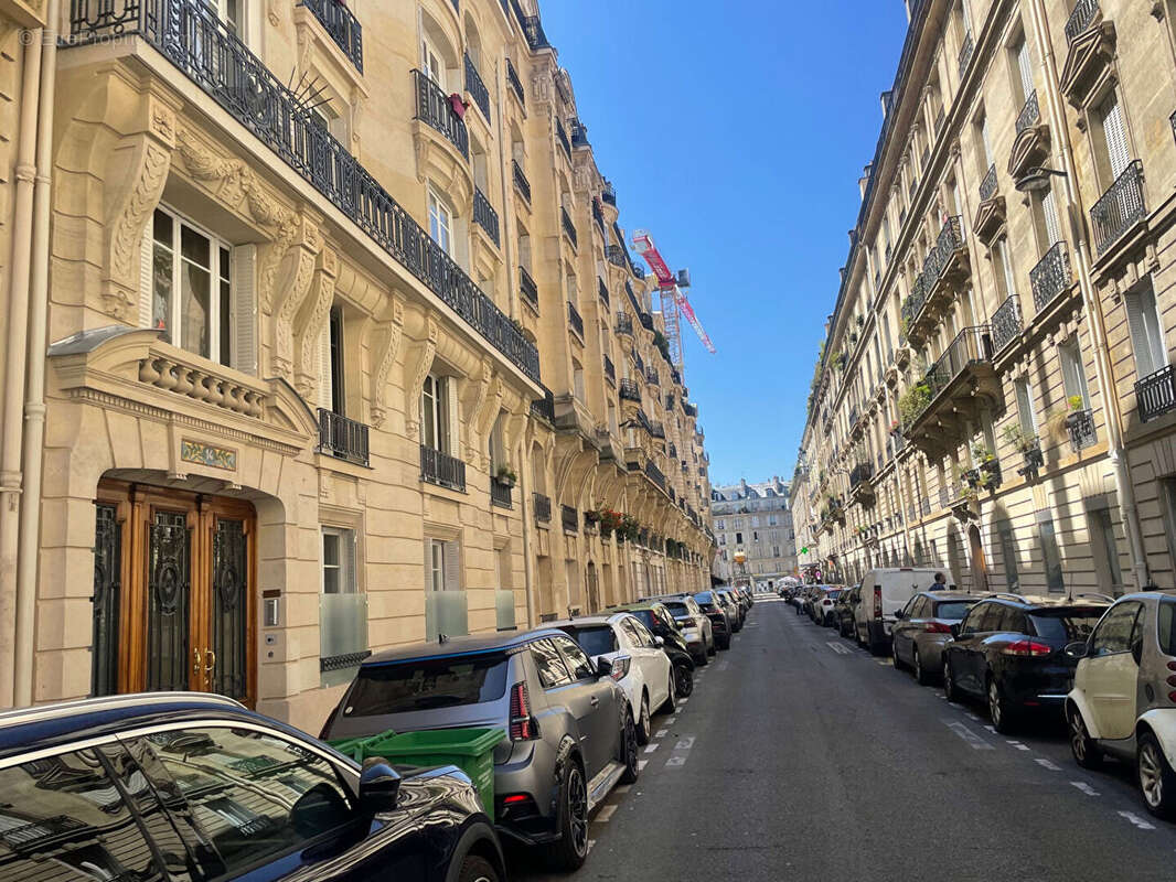 Appartement à PARIS-17E