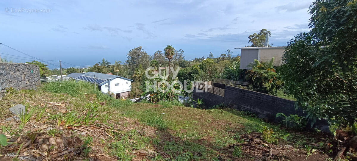 Terrain à SAINT-PIERRE