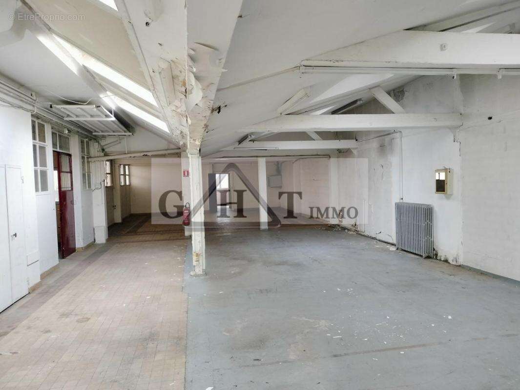 A vendre entrepot bureaux 700 m² - photo 5