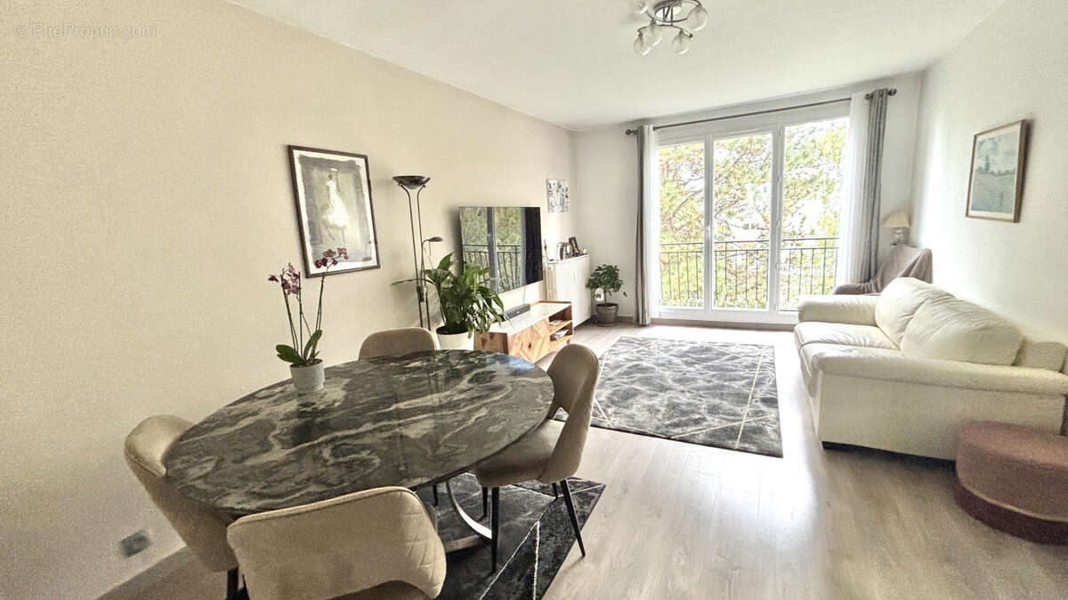 Appartement à ENGHIEN-LES-BAINS