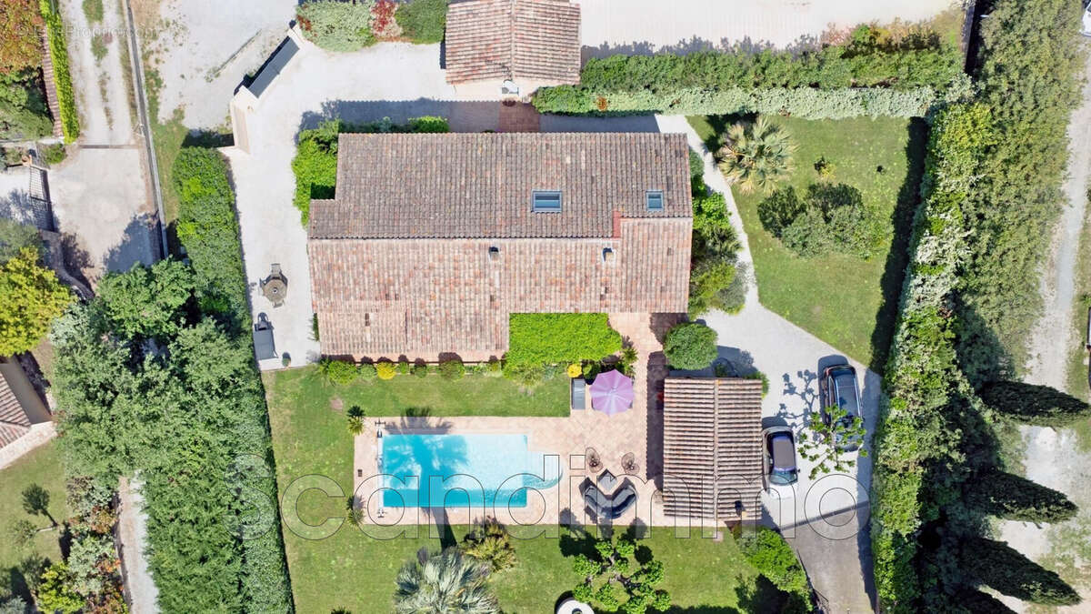 Maison à ROQUEBRUNE-SUR-ARGENS