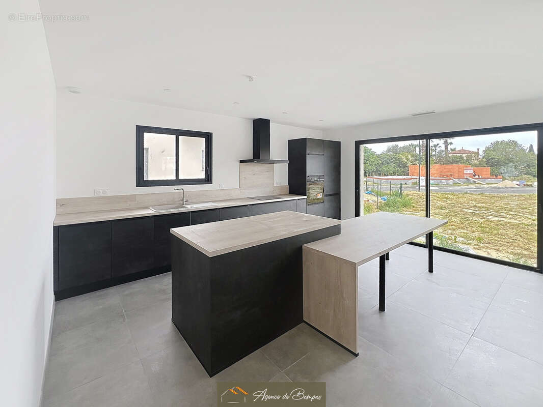Secteur residentiel - villa 3 faces de type 5 -  121 m2 hbts  sur 344  m2 de terrain  - - photo 2