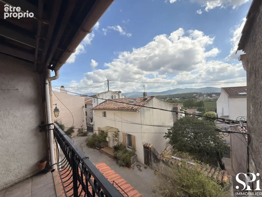 CARNOULES - Place du Couchant- A VENDRE Maison de village T2 60 m2 avec terrasse et vue dégagée - Cave - photo 2