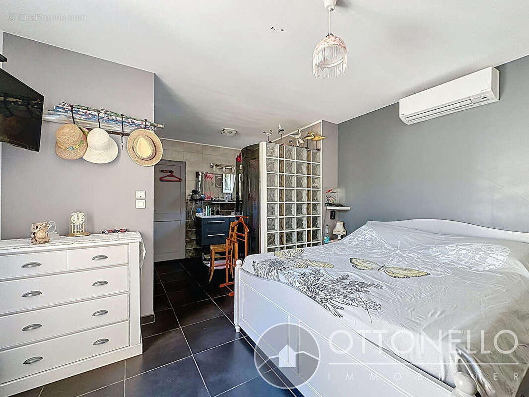 Maison à ROQUEBRUNE-SUR-ARGENS