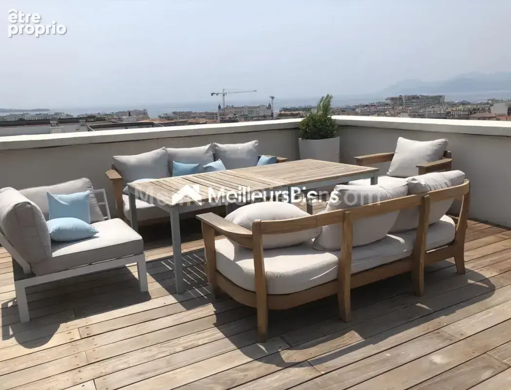 Cannes bas Montfleury : Duplex en penthouse avec grand roof-top et très belle vue mer - photo 7