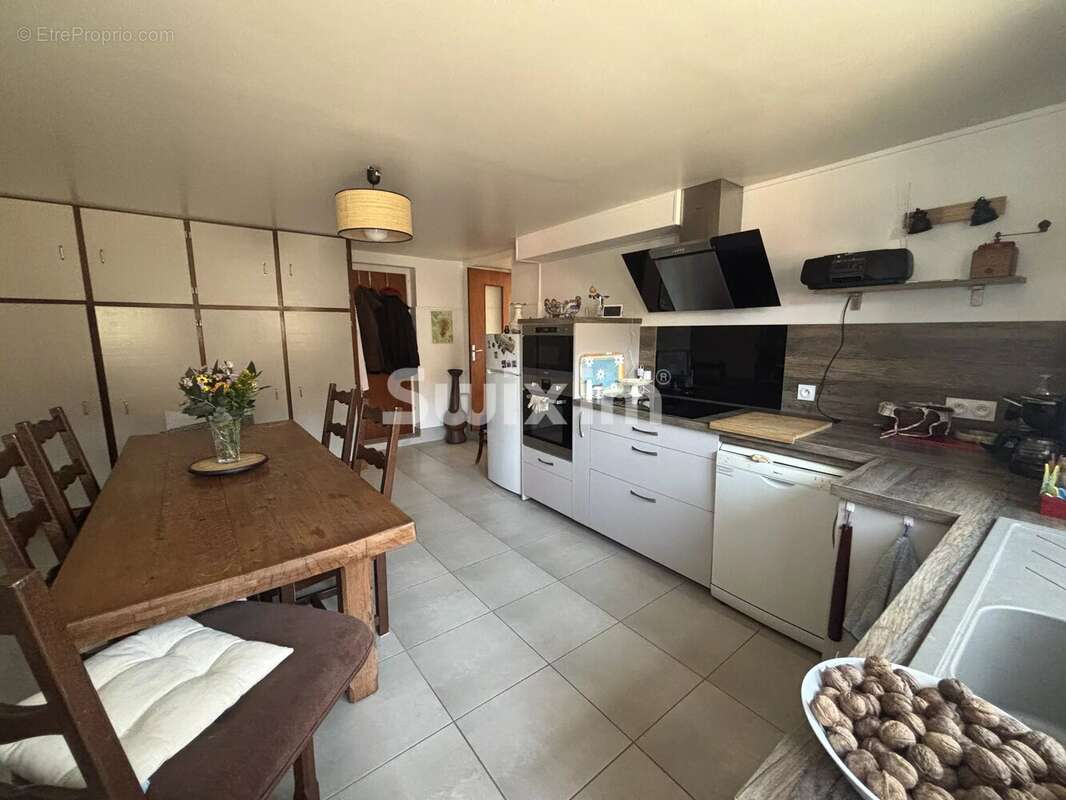 Maison à MENADES